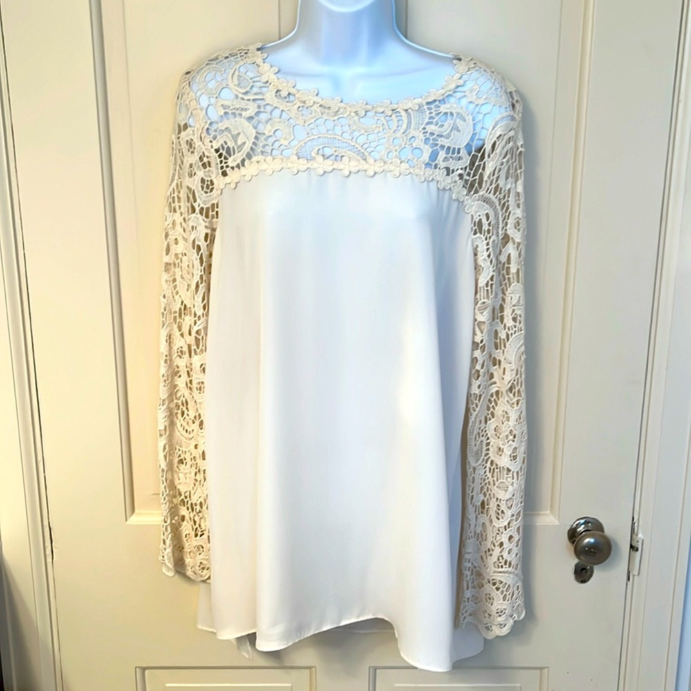 Atina Cristina Lace and Polyester Blouse.  Cream Size M
